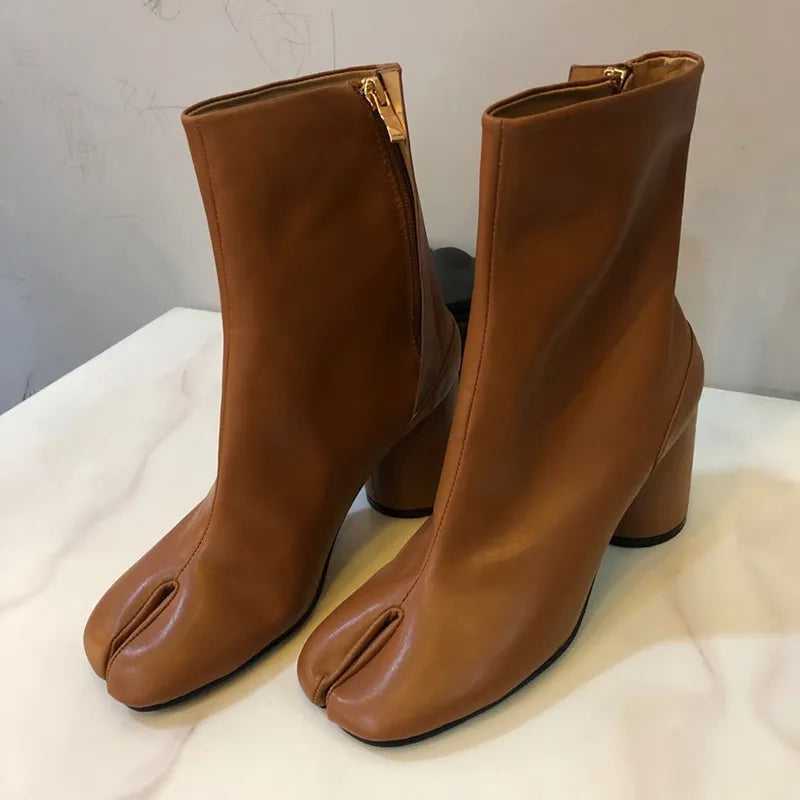 SPLIT TOE BOOTS