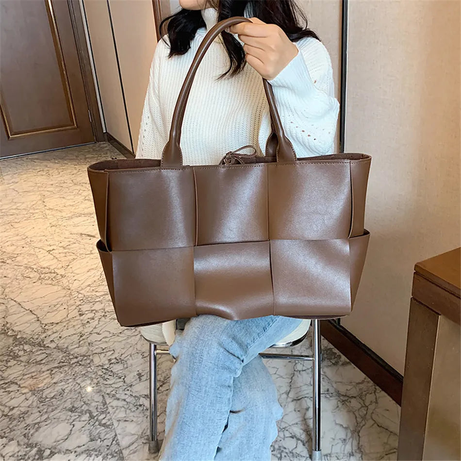 LARGE LEATHER BAG