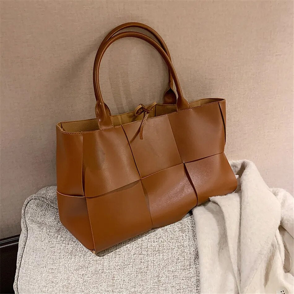 LARGE LEATHER BAG