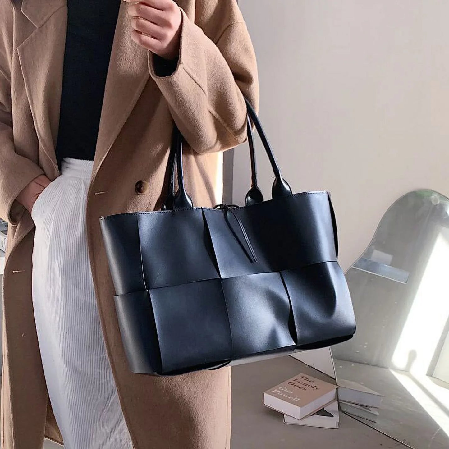 LARGE LEATHER BAG